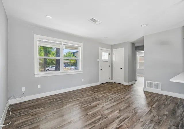 Photo 2 of Single family home for sale at 4507 Hyde Park Dr, Mesquite, TX 75150 | MLS# 96198768 | Listing updated on 2026-09-19