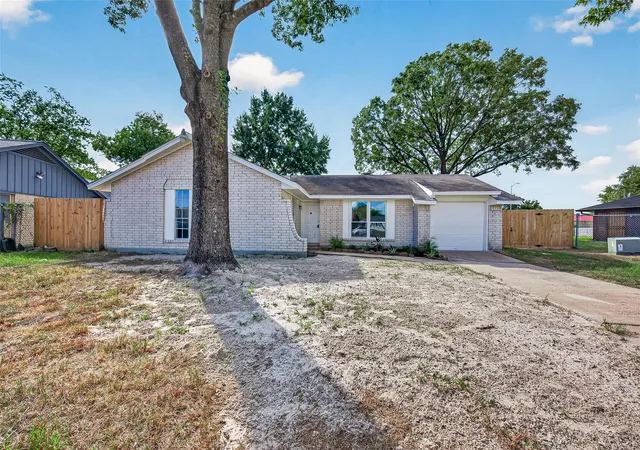 Photo 2 of Single family home for sale at 5519 Karelian Dr, Houston, TX 77091 | MLS# 12402544 | Listing updated on 2026-09-21