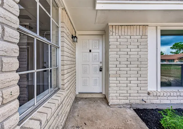 Photo 3 of Single family home for sale at 5519 Karelian Dr, Houston, TX 77091 | MLS# 12402544 | Listing updated on 2026-09-21