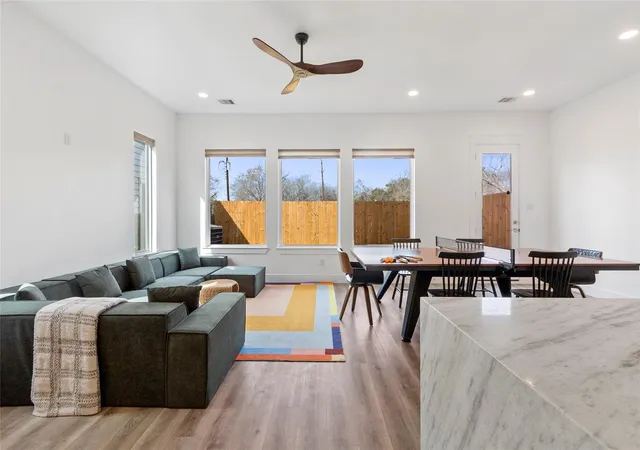 Photo 2 of Single family home for sale at 4816 Creekmont Dr, Houston, TX 77091 | MLS# 41895841 | Listing updated on 2026-09-23