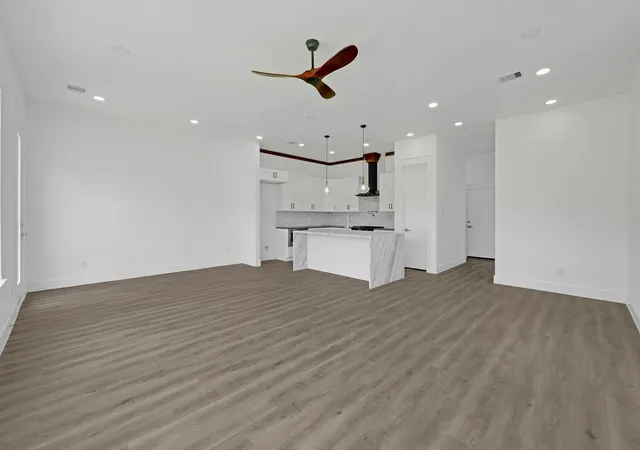 Photo 4 of Single family home for sale at 4816 Creekmont Dr, Houston, TX 77091 | MLS# 41895841 | Listing updated on 2026-09-23