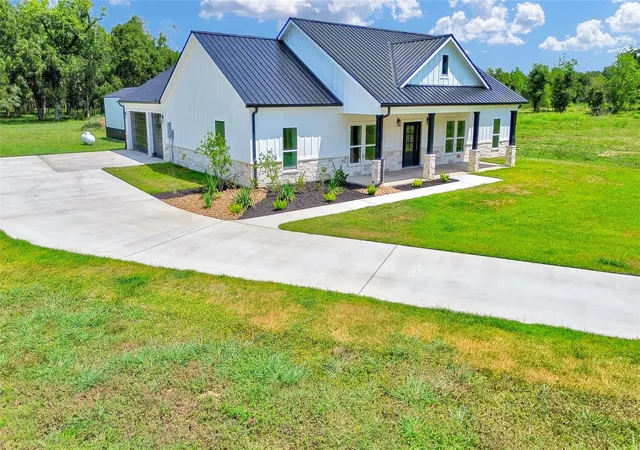 Photo 3 of Single family home for sale at 2168 Cr 36, Angleton, TX 77515 | MLS# 32950149 | Listing updated on 2026-09-05