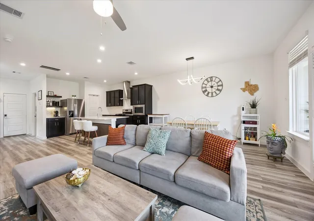 Photo 3 of Single family home for sale at 3215 Creston Gate Dr, Houston, TX 77047 | MLS# 96068760 | Listing updated on 2026-09-05