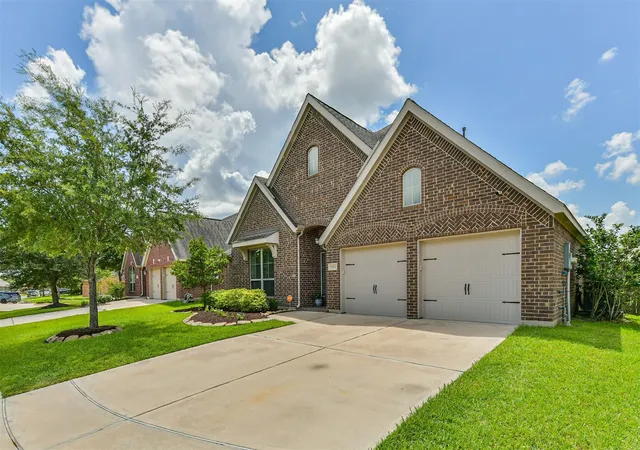 Photo 2 of Single family home for sale at 13622 Cyn Ranch Dr, Pearland, TX 77584 | MLS# 23426152 | Listing updated on 2026-10-06