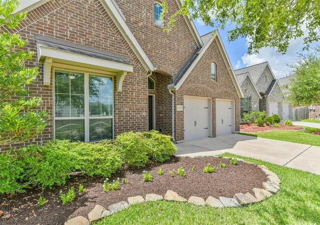 Photo 3 of Single family home for sale at 13622 Cyn Ranch Dr, Pearland, TX 77584 | MLS# 23426152 | Listing updated on 2026-10-06