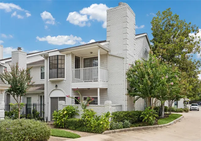 Photo 1 of Condo for sale at 1911 Bering #8, Houston, TX 77057 | MLS# 2168880 | Listing updated on 2026-10-07