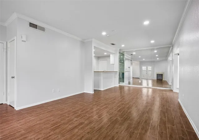 Listing Photo 4 - Condo for sale in building located at 1911 Bering, Houston, TX 77057 - Unit #8