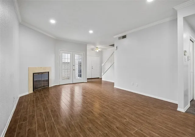 Listing Photo 5 - Condo for sale in building located at 1911 Bering, Houston, TX 77057 - Unit #8