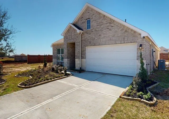 Photo 2 of Single family home for sale at 12611 Canyon Fls Blvd, Willis, TX 77318 | MLS# 65450901 | Listing updated on 2026-09-16
