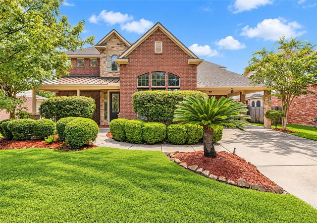 Photo 3 of Single family home for sale at 6130 Carlisle Ln, League City, TX 77573 | MLS# 9573849 | Listing updated on 2026-10-06