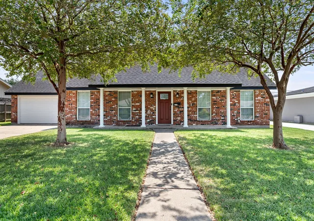 Photo 1 of Sale Pending at 2707 Memphis Ave, Nederland, TX 77627 | MLS# 69495583 | Listing updated on 2026-09-14