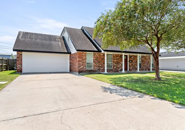 Photo 2 of Sale Pending at 2707 Memphis Ave, Nederland, TX 77627 | MLS# 69495583 | Listing updated on 2026-09-14