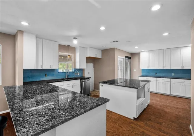 Photo 2 of Single family home for sale at 7228 Ave R, Santa Fe, TX 77510 | MLS# 49319778 | Listing updated on 2026-09-18