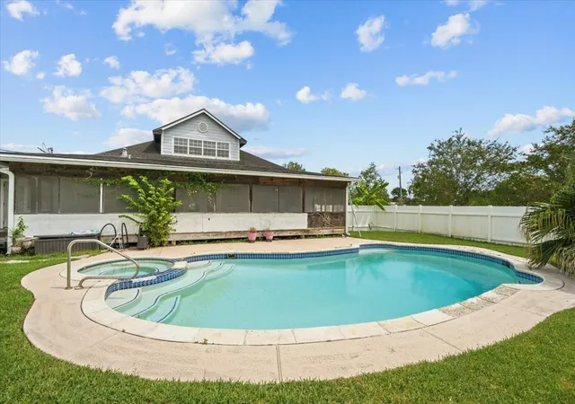 Photo 4 of Single family home for sale at 7228 Ave R, Santa Fe, TX 77510 | MLS# 49319778 | Listing updated on 2026-09-18