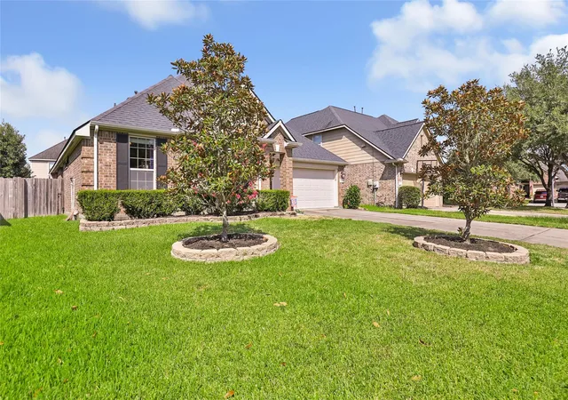 Photo 2 of Single family home for sale at 16011 Walnut Shrs Dr, Houston, TX 77044 | MLS# 94998535 | Listing updated on 2026-09-17