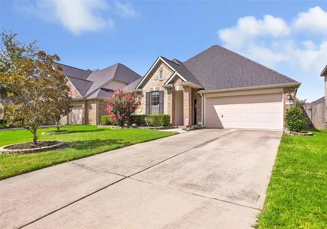 Photo 3 of Single family home for sale at 16011 Walnut Shrs Dr, Houston, TX 77044 | MLS# 94998535 | Listing updated on 2026-09-17