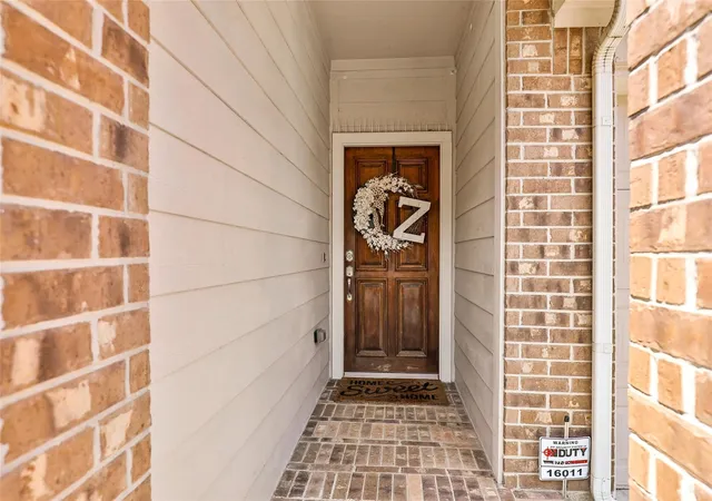 Photo 3 of Single family home for sale at 16011 Walnut Shrs Dr, Houston, TX 77044 | MLS# 94998535 | Listing updated on 2026-09-17