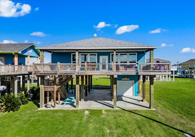 Photo 3 of Single family home for sale at 940 Driftwood Dr, Port Bolivar, TX 77650 | MLS# 94499753 | Listing updated on 2026-09-17