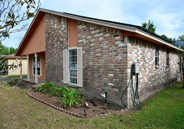 Photo 3 of Single family home for sale at 252 Bastrop St, Angleton, TX 77515 | MLS# 17986653 | Listing updated on 2026-09-02