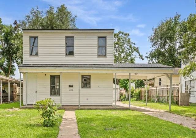 Photo 1 of Single family home for sale at 1225 3rd Avenue N, Texas City, TX 77590 | MLS# 23402154 | Listing updated on 2026-09-24
