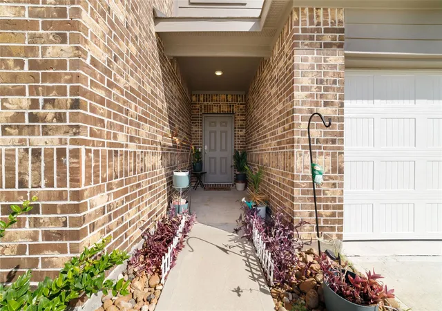 Photo 4 of Single family home for sale at 4924 Almond Ter Dr, Katy, TX 77493 | MLS# 9169577 | Listing updated on 2026-10-09