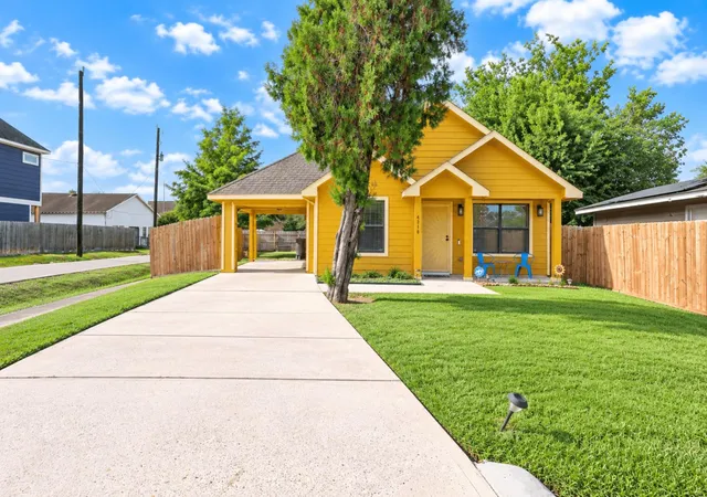 Photo 2 of Single family home for sale at 4318 Mckinley St, Houston, TX 77051 | MLS# 94722645 | Listing updated on 2026-09-23