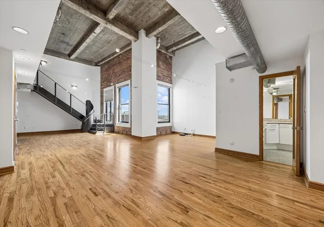 Photo 1 of Condo for sale at 915 Franklin St #9L, Houston, TX 77002 | MLS# 17616093 | Listing updated on 2026-09-18