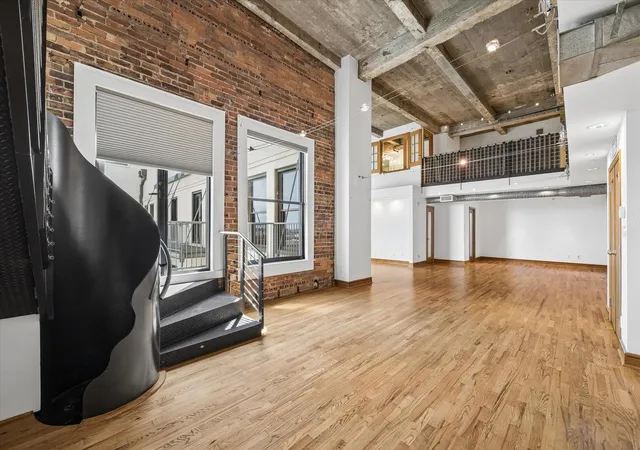 Photo 3 of Condo for sale at 915 Franklin St #9L, Houston, TX 77002 | MLS# 17616093 | Listing updated on 2026-09-18