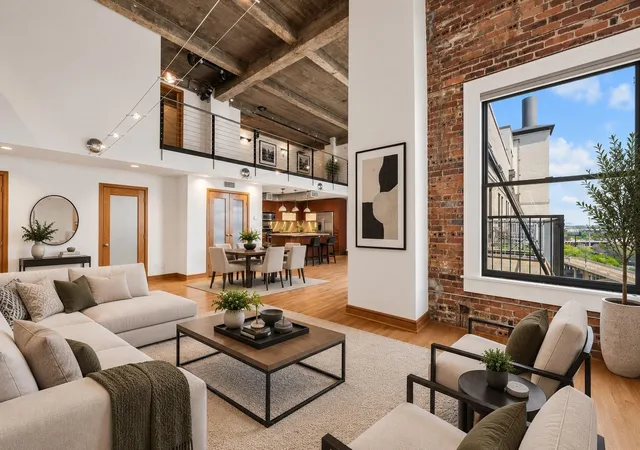 Photo 4 of Condo for sale at 915 Franklin St #9L, Houston, TX 77002 | MLS# 17616093 | Listing updated on 2026-09-18