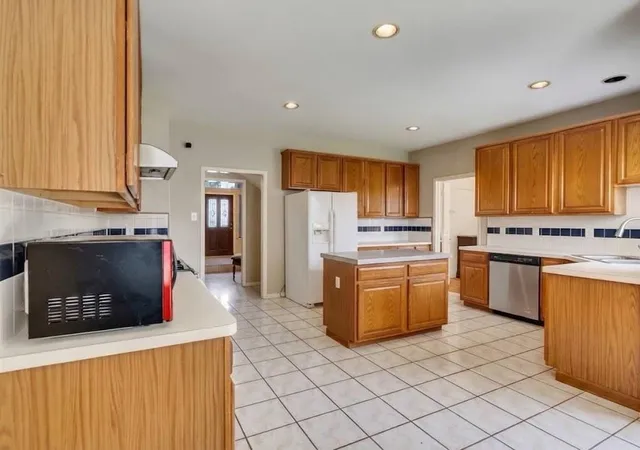 Photo 4 of Single family home for sale at 1702 Lake Geneva Ct, Houston, TX 77084 | MLS# 87872775 | Listing updated on 2026-09-07