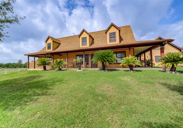 Photo 1 of Single family home for sale at 8204 S Humble Camp Rd, Dickinson, TX 77539 | MLS# 85608335 | Listing updated on 2026-09-12