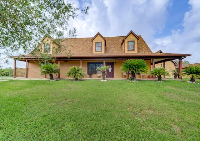 Photo 2 of Single family home for sale at 8204 S Humble Camp Rd, Dickinson, TX 77539 | MLS# 85608335 | Listing updated on 2026-09-12