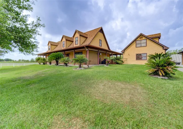 Photo 3 of Single family home for sale at 8204 S Humble Camp Rd, Dickinson, TX 77539 | MLS# 85608335 | Listing updated on 2026-09-12