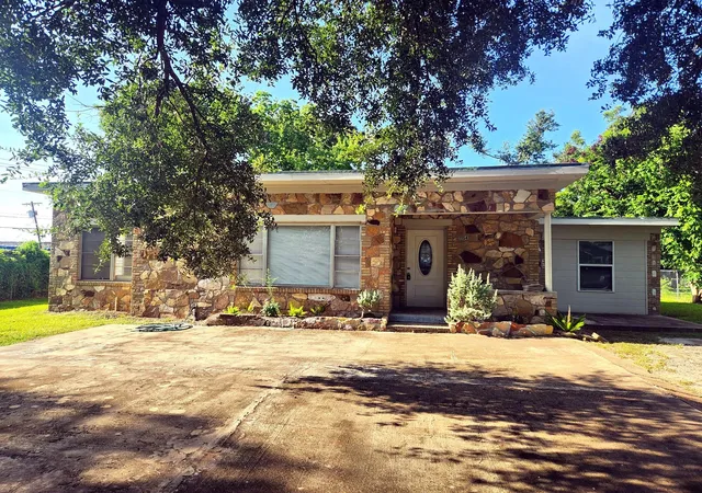 Photo 1 of Single family home for sale at 1114 E Pecan St, Angleton, TX 77515 | MLS# 71878343 | Listing updated on 2026-09-20