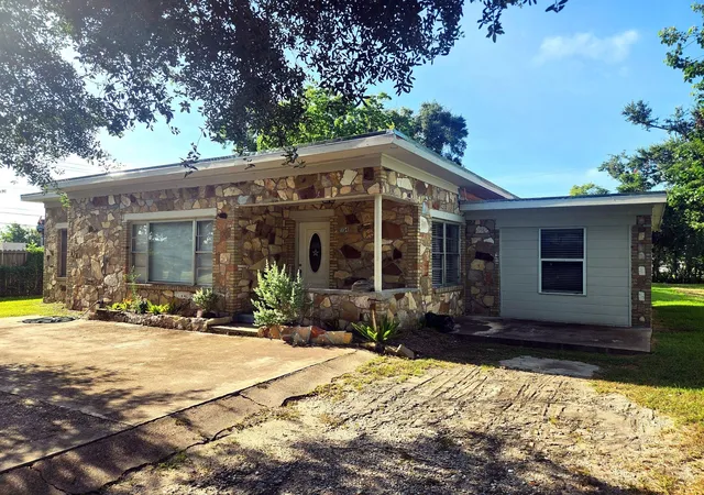 Photo 2 of Single family home for sale at 1114 E Pecan St, Angleton, TX 77515 | MLS# 71878343 | Listing updated on 2026-09-20
