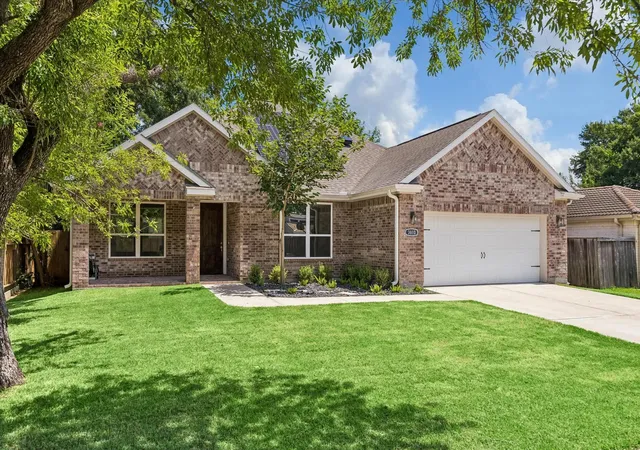 Photo 1 of Single family home for sale at 3810 Saratoga Dr, Houston, TX 77088 | MLS# 10603445 | Listing updated on 2026-09-06