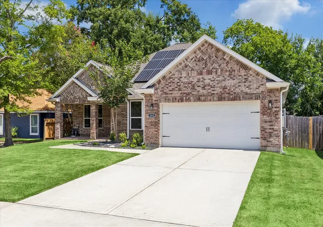 Photo 2 of Single family home for sale at 3810 Saratoga Dr, Houston, TX 77088 | MLS# 10603445 | Listing updated on 2026-09-06