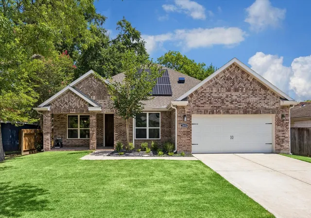 Photo 3 of Single family home for sale at 3810 Saratoga Dr, Houston, TX 77088 | MLS# 10603445 | Listing updated on 2026-09-06