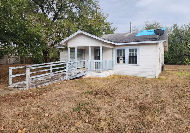 Photo 1 of Sale Pending at 500 E Kezee, Calvert, TX 77837 | MLS# 30830071 | Listing updated on 2026-09-25