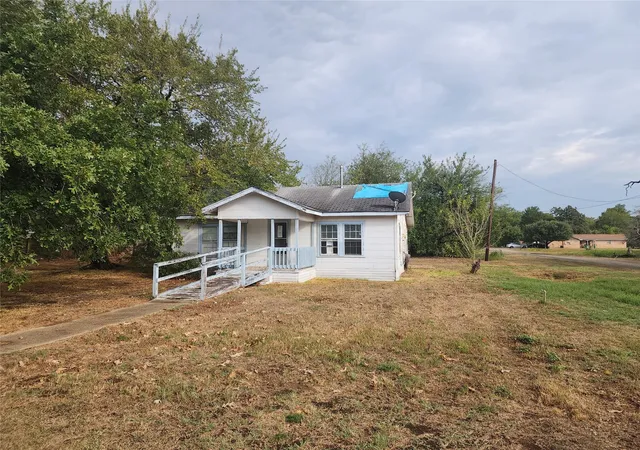 Photo 4 of Sale Pending at 500 E Kezee, Calvert, TX 77837 | MLS# 30830071 | Listing updated on 2026-09-25