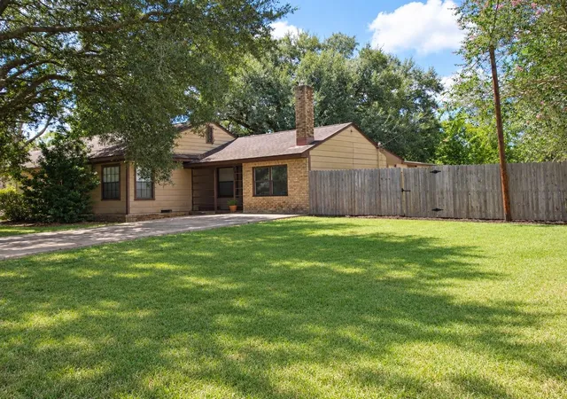 Photo 33 of Single family home for sale at 3706 College St, Damon, TX 77430 | MLS# 40016700 | Listing updated on 2026-09-22