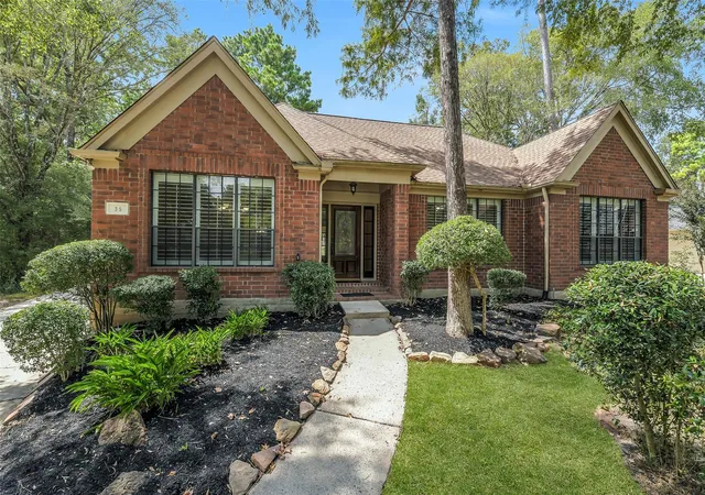 Photo 2 of Single family home for sale at 35 Cherry Blossom Pl, Spring, TX 77381 | MLS# 28894933 | Listing updated on 2026-09-14