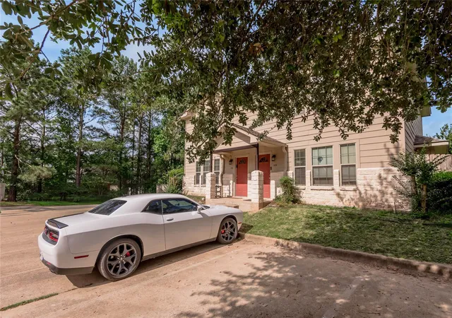 Photo 3 of Sale Pending at 104/106 Yegua Cir, Huntsville, TX 77340 | MLS# 23521301 | Listing updated on 2026-10-07