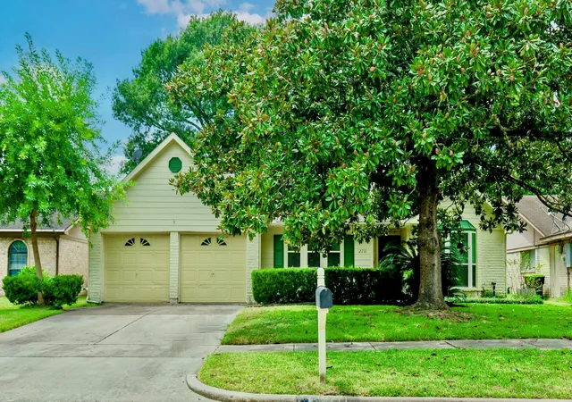 Photo 1 of Single family home for sale at 2711 Quail Valley E Dr, Missouri City, TX 77489 | MLS# 98922007 | Listing updated on 2026-09-02