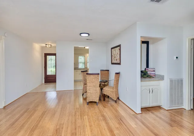 Photo 3 of Single family home for sale at 2711 Quail Valley E Dr, Missouri City, TX 77489 | MLS# 98922007 | Listing updated on 2026-09-02