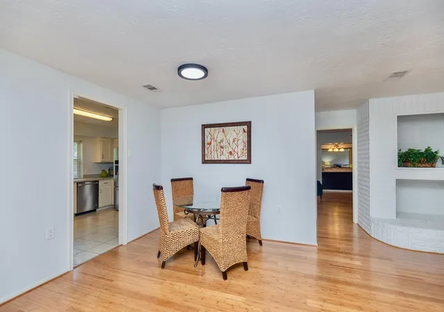 Photo 4 of Single family home for sale at 2711 Quail Valley E Dr, Missouri City, TX 77489 | MLS# 98922007 | Listing updated on 2026-09-02