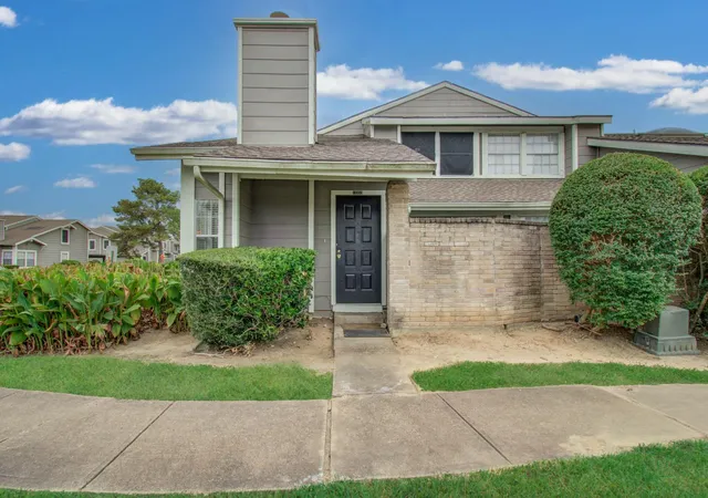 Photo 3 of Townhouse for sale at 12203 Sandpiper Dr #122, Houston, TX 77035 | MLS# 10530773 | Listing updated on 2026-09-04