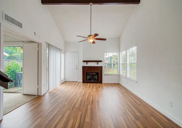 Photo 4 of Townhouse for sale at 12203 Sandpiper Dr #122, Houston, TX 77035 | MLS# 10530773 | Listing updated on 2026-09-04