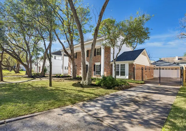 Photo 2 of Single family home for sale at 727 Langwood Dr, Houston, TX 77079 | MLS# 39780205 | Listing updated on 2026-09-04