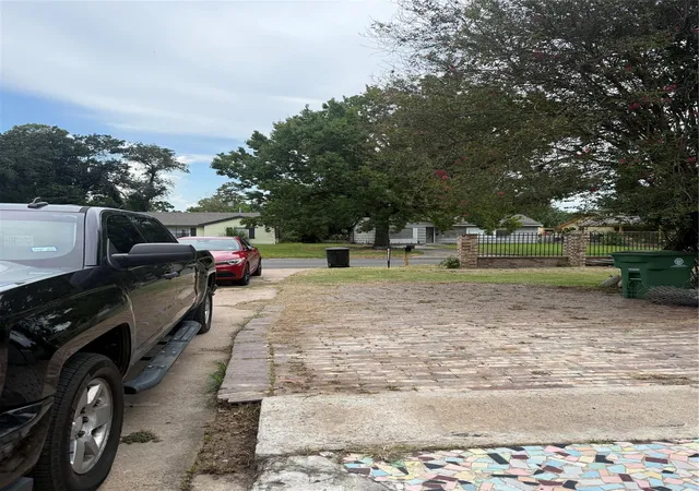 Photo 3 of Single family home for sale at 7220 Parker Rd, Houston, TX 77016 | MLS# 18099214 | Listing updated on 2026-09-11